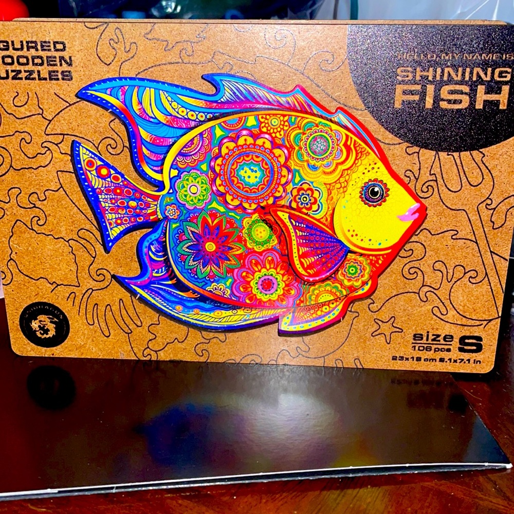 Shining fish figured wooden puzzle